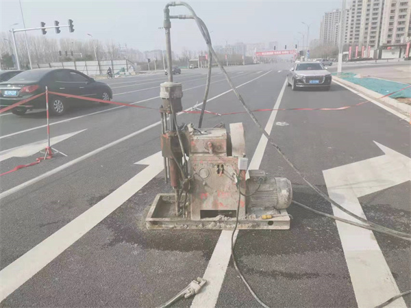 乐亭公路路面下沉沉降开裂注浆加固施工